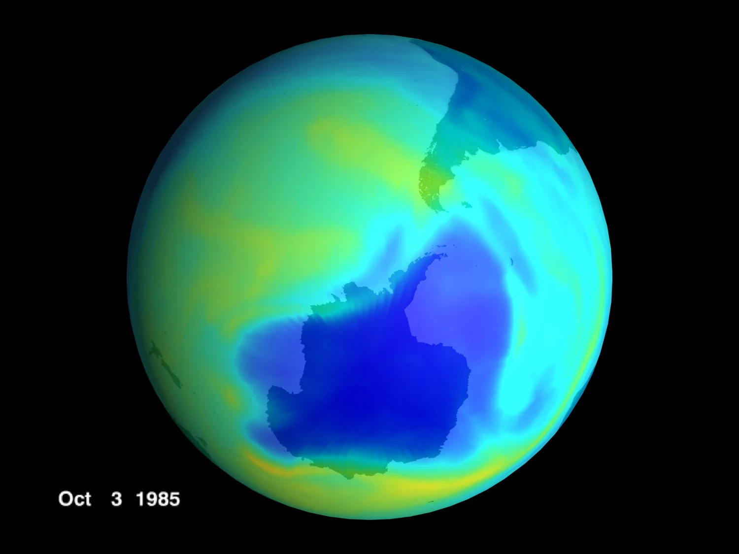 Visualisation de l’ozone au-dessus de l’Antarctique, avec une vaste zone bleue au pôle Sud.